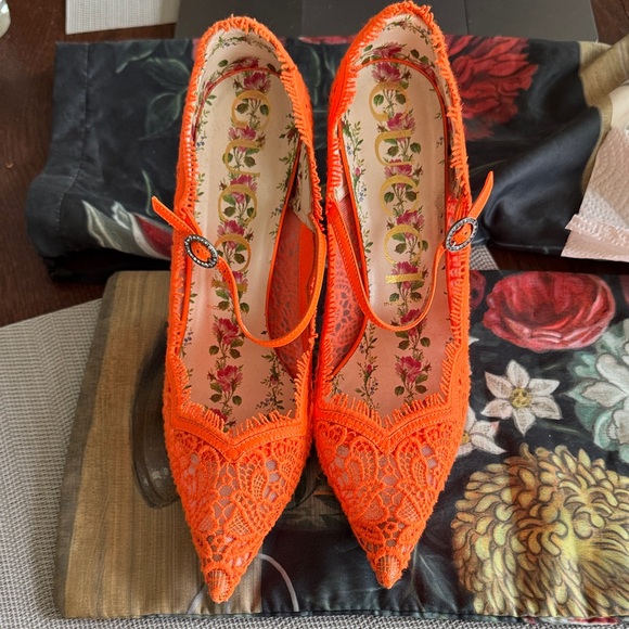 Gucci Elegant Orange Lace Mary Jane Heels Sz 40 - Picture 13 of 13